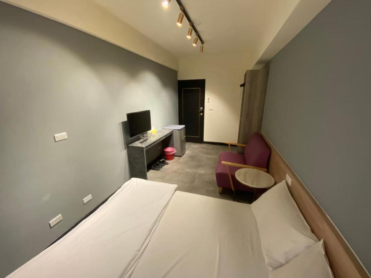 Fengjia Gift Box Homestay Taichung Exterior photo