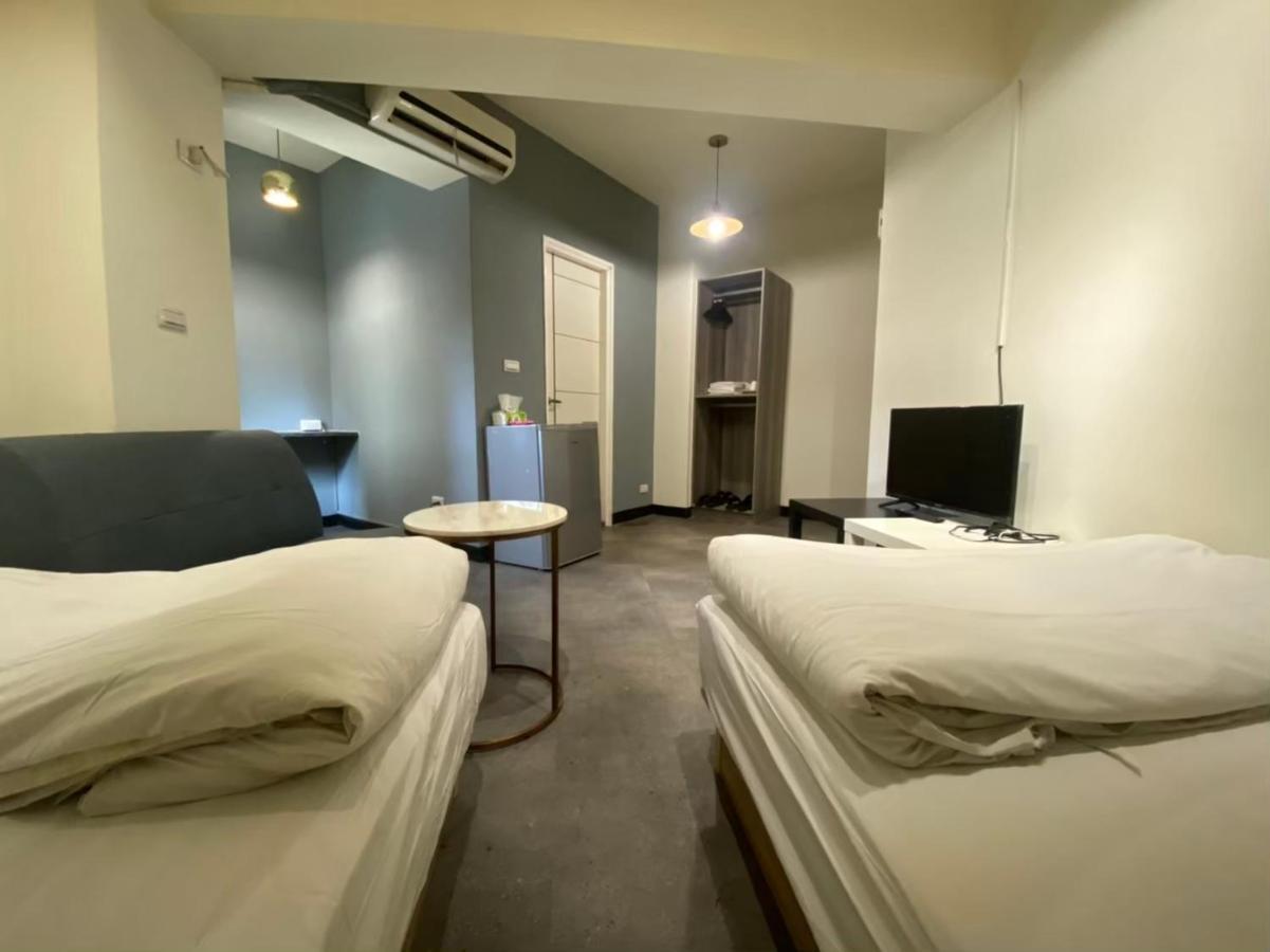 Fengjia Gift Box Homestay Taichung Exterior photo