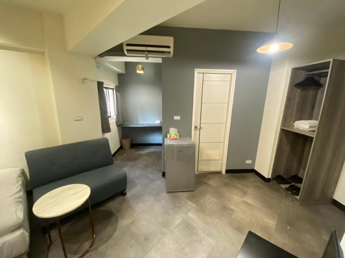 Fengjia Gift Box Homestay Taichung Exterior photo