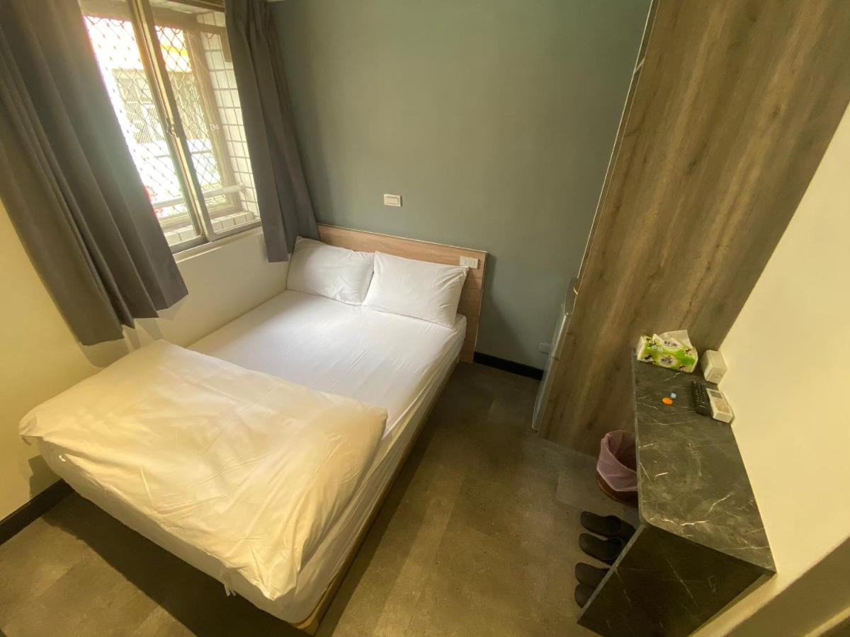 Fengjia Gift Box Homestay Taichung Exterior photo
