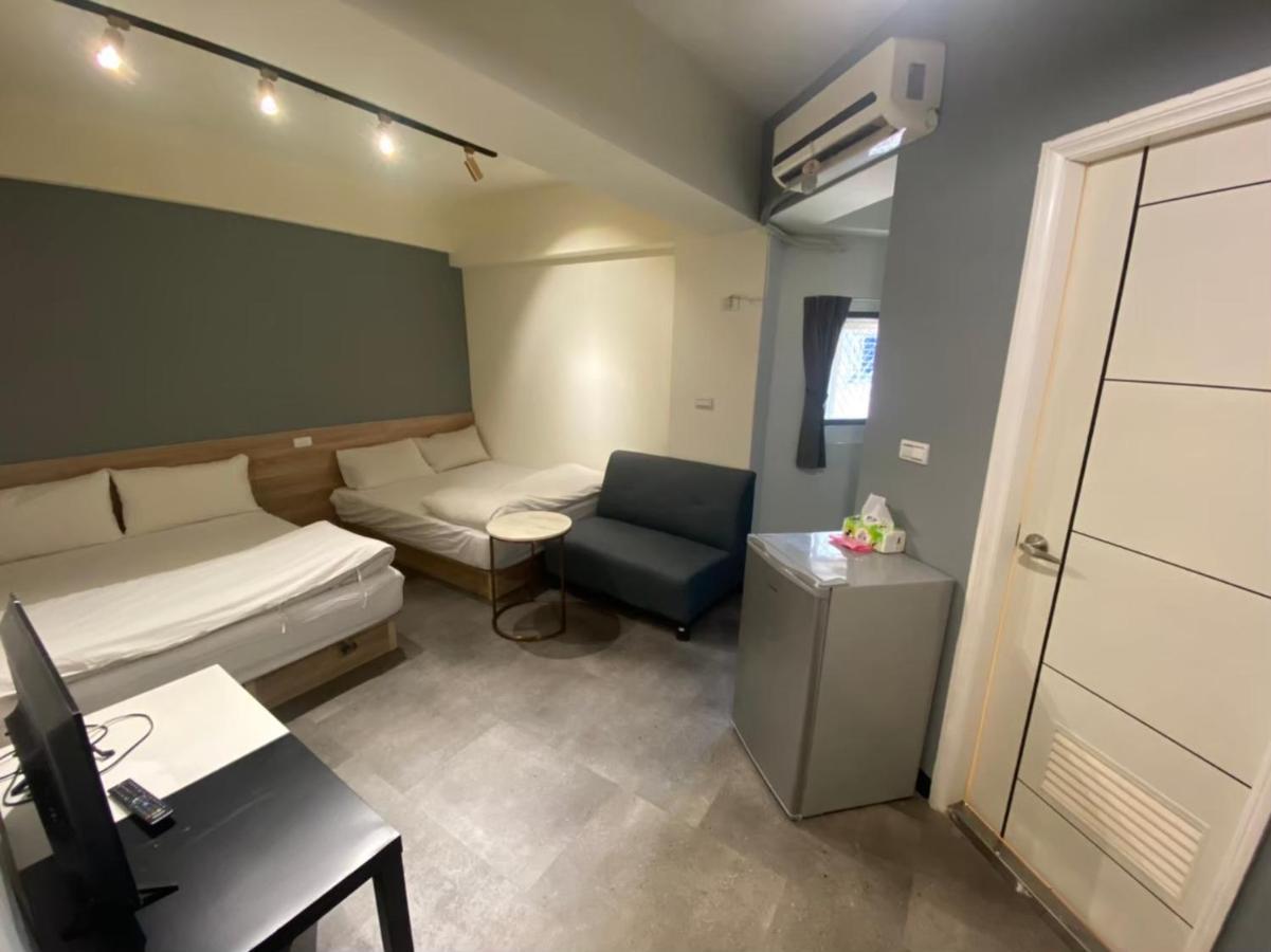 Fengjia Gift Box Homestay Taichung Exterior photo