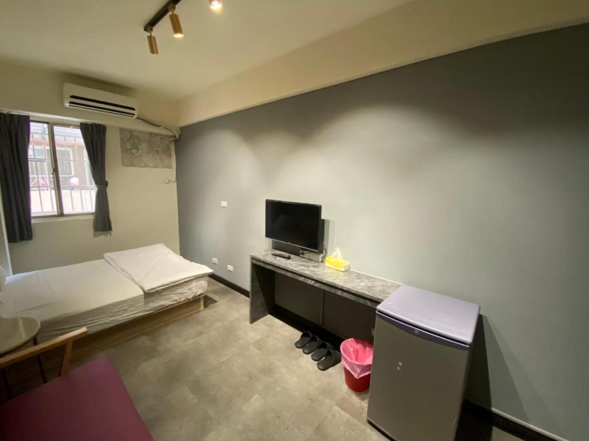 Fengjia Gift Box Homestay Taichung Exterior photo