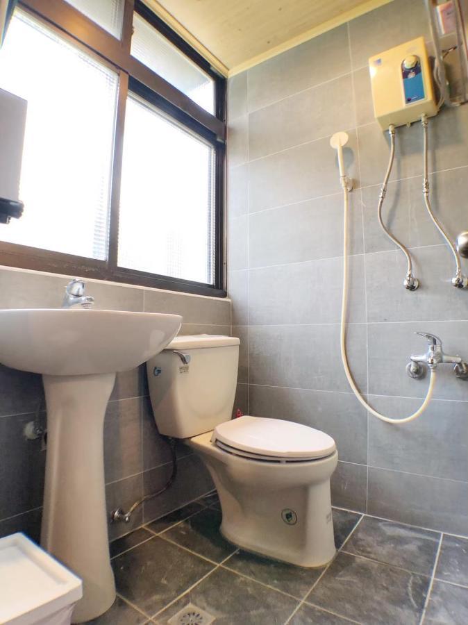 Fengjia Gift Box Homestay Taichung Exterior photo