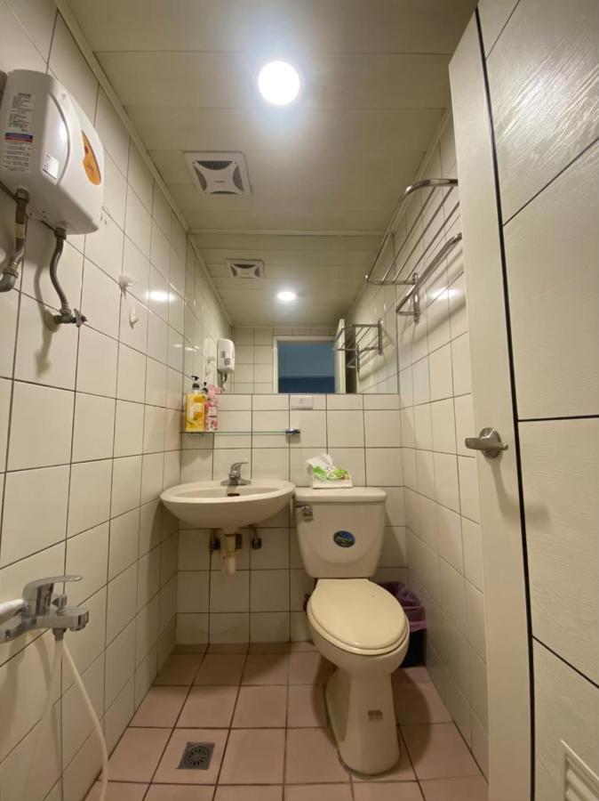 Fengjia Gift Box Homestay Taichung Exterior photo