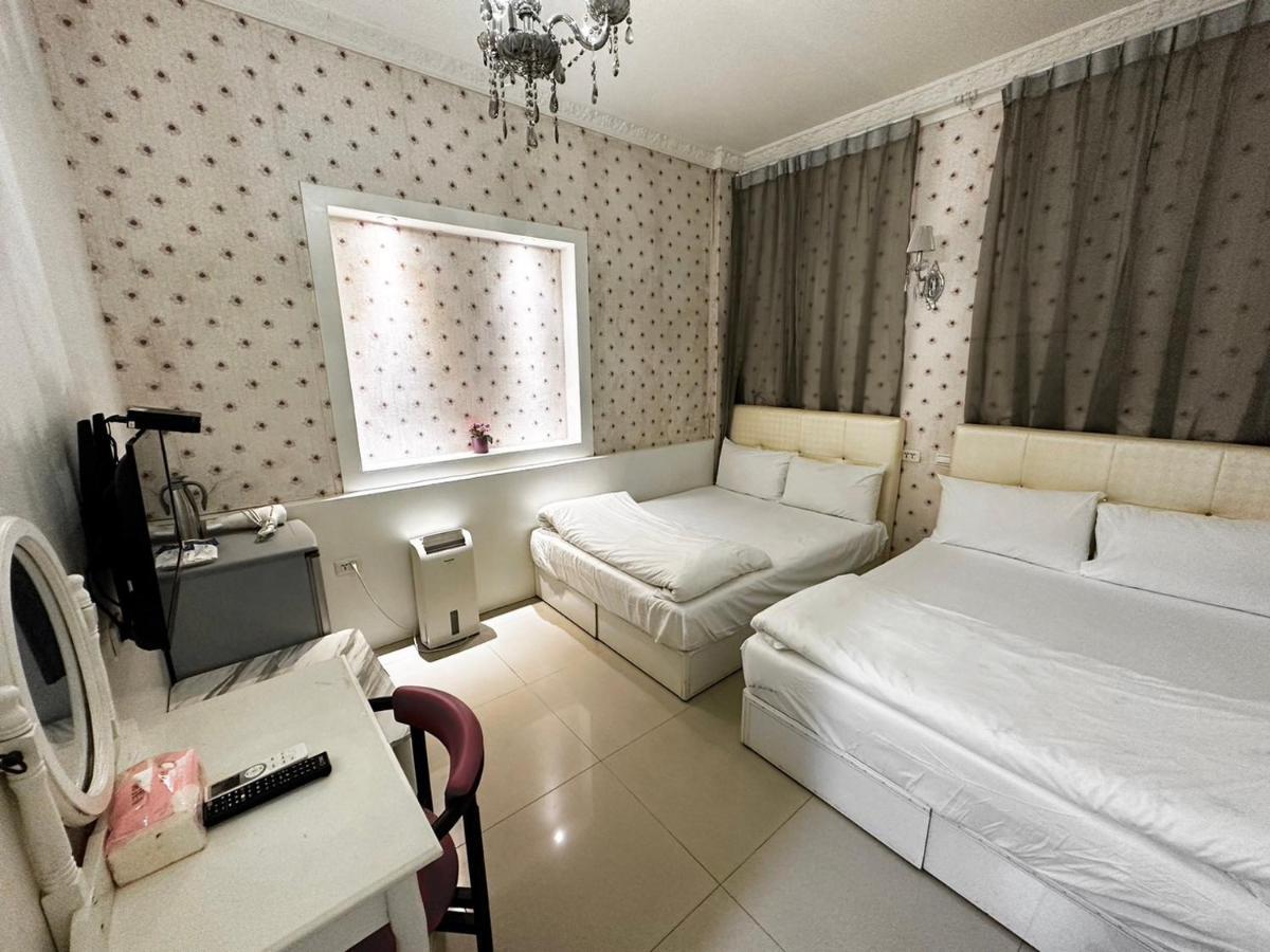 Fengjia Gift Box Homestay Taichung Exterior photo