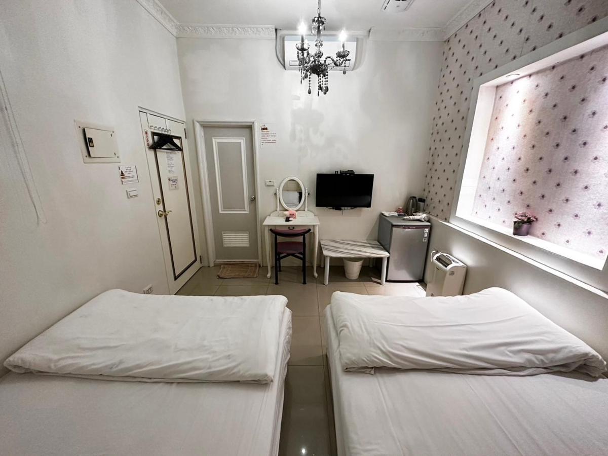 Fengjia Gift Box Homestay Taichung Exterior photo