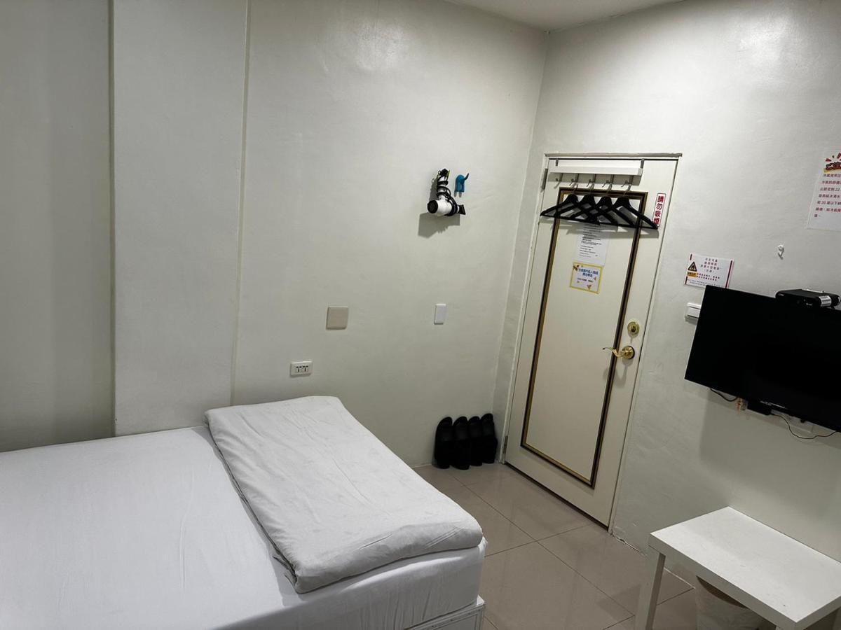 Fengjia Gift Box Homestay Taichung Exterior photo
