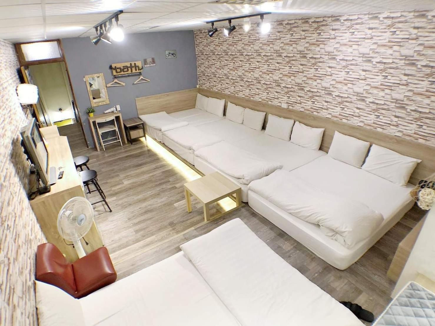 Fengjia Gift Box Homestay Taichung Exterior photo