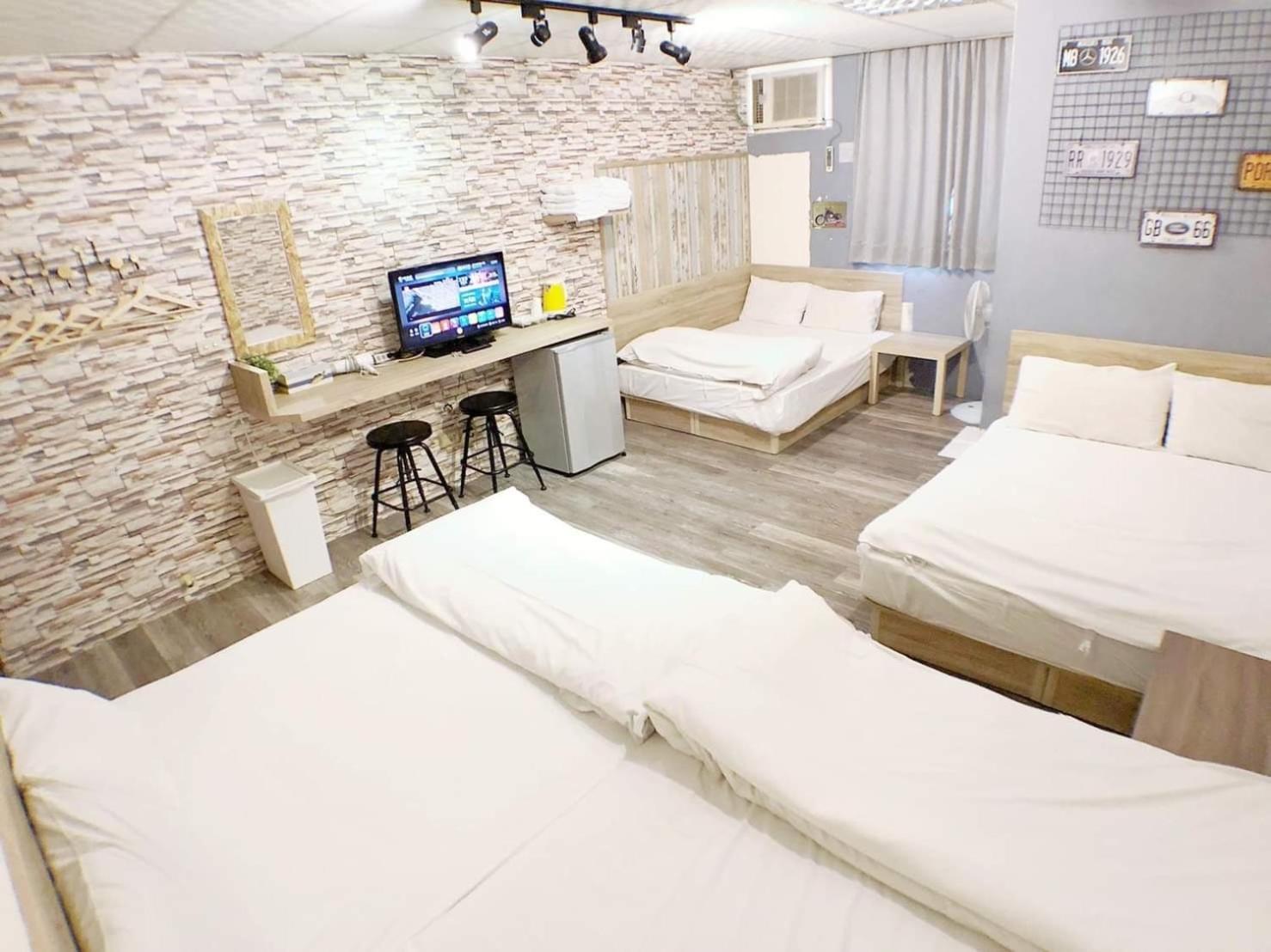 Fengjia Gift Box Homestay Taichung Exterior photo