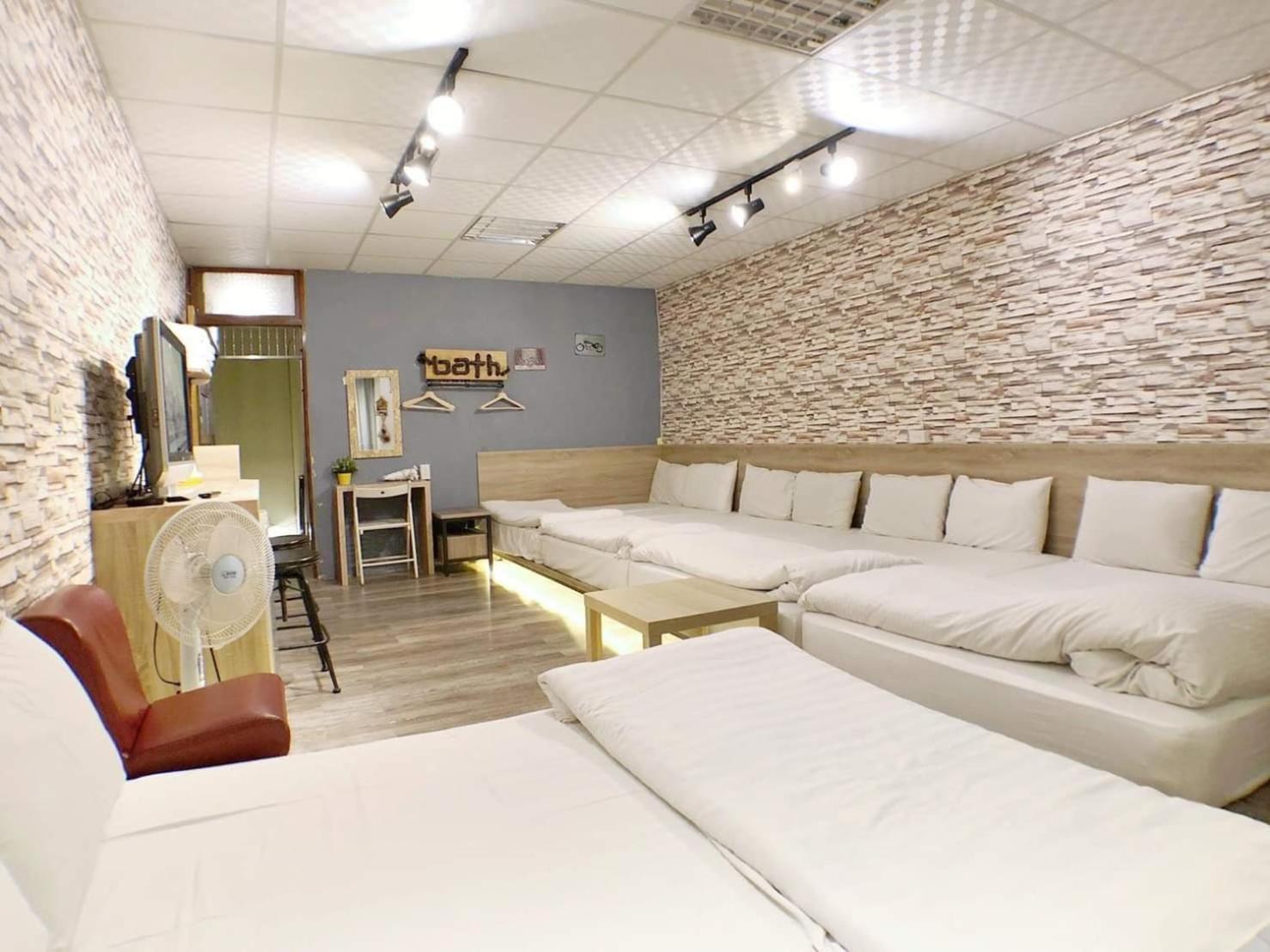 Fengjia Gift Box Homestay Taichung Exterior photo