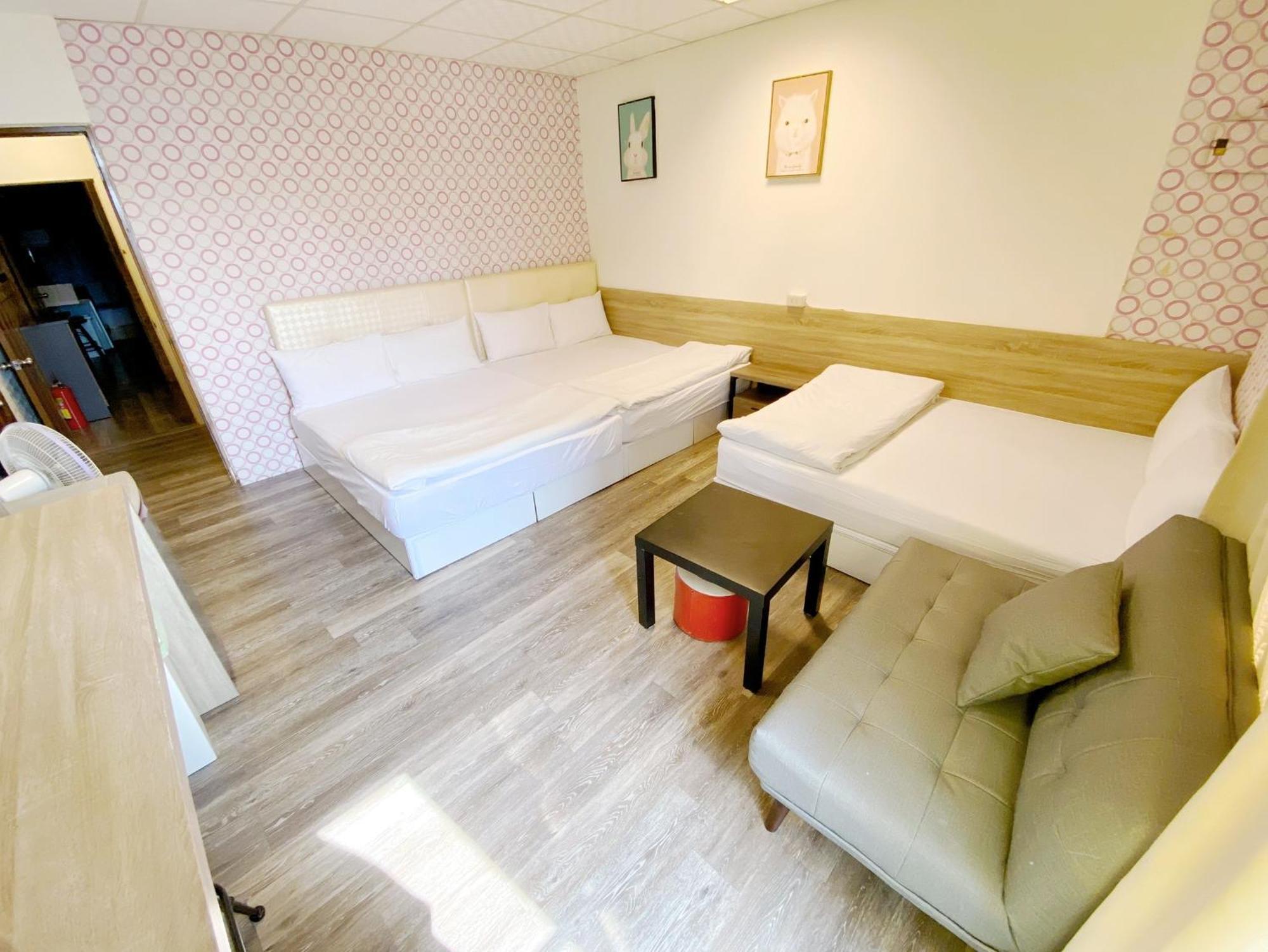 Fengjia Gift Box Homestay Taichung Exterior photo