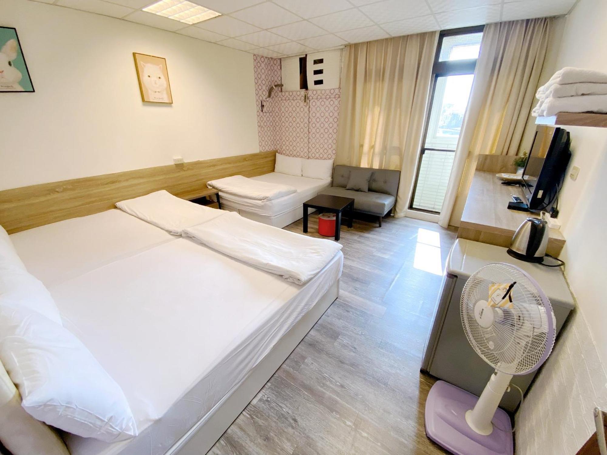 Fengjia Gift Box Homestay Taichung Exterior photo