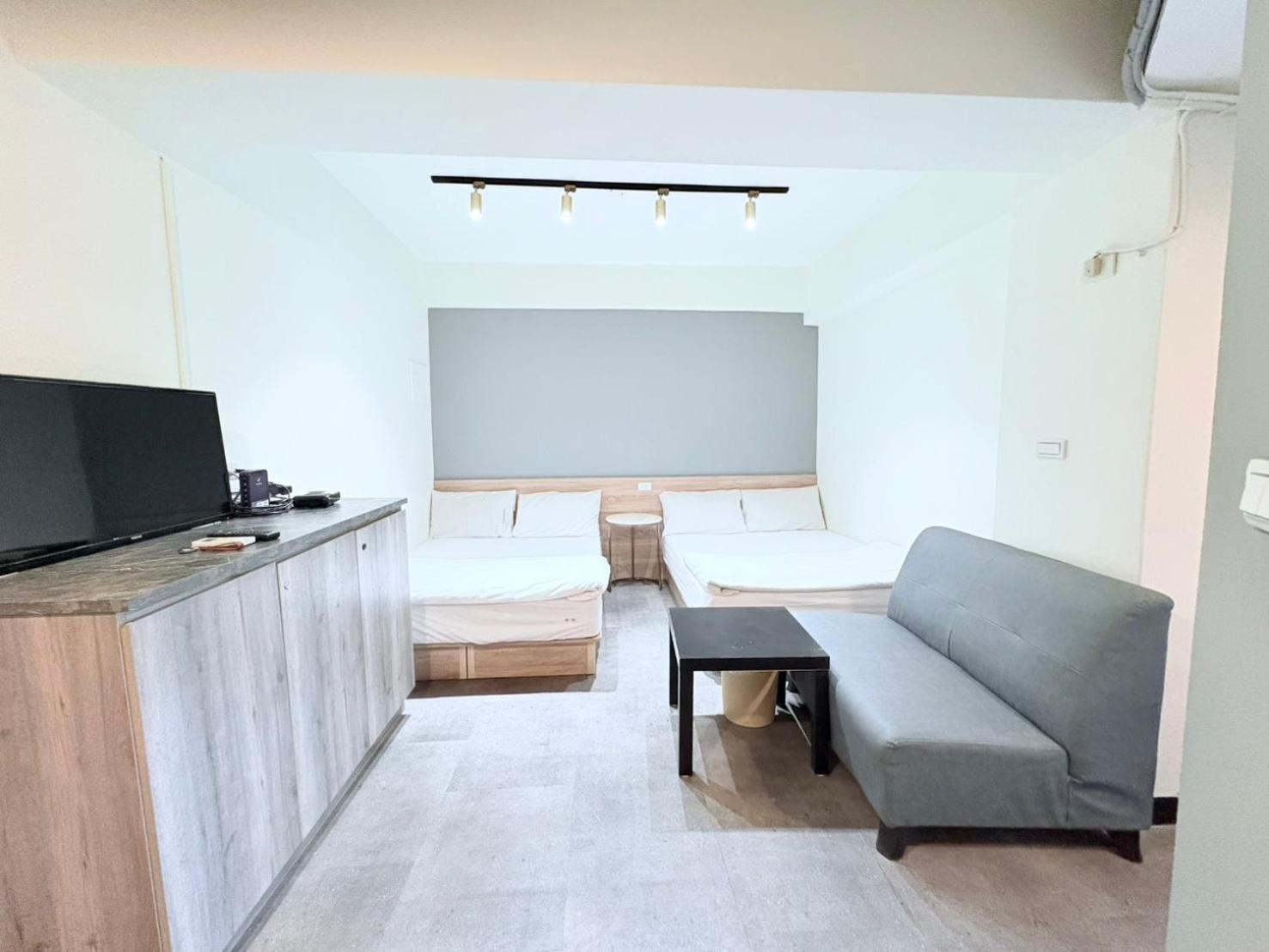 Fengjia Gift Box Homestay Taichung Exterior photo